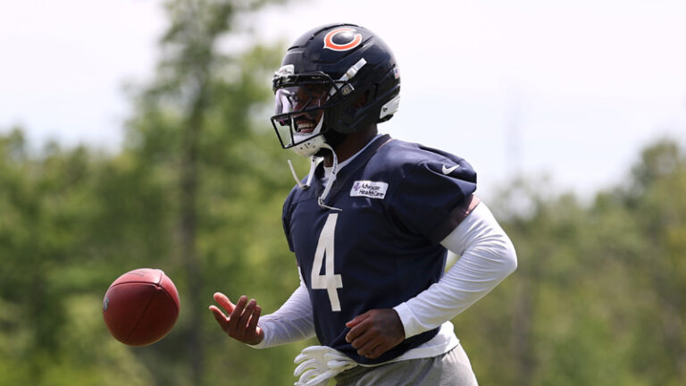 Bears finalize D’Andre Swift extension on three-year deal