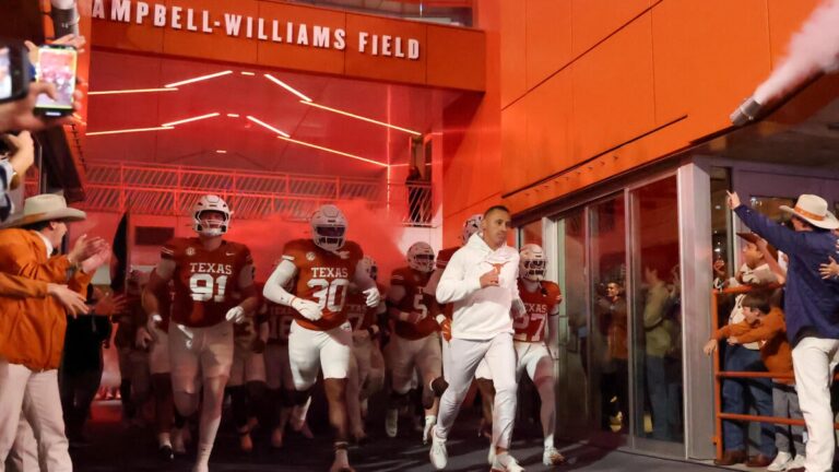 What to watch in college football Week 1 as favorites cruise What to watch in college football Week 1 as favorites cruise