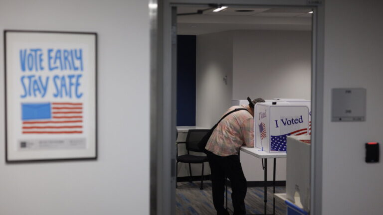 Midterm elections polls point to Democratic edge Midterm elections polls point to Democratic edge